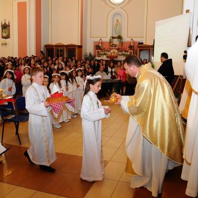 27 aprilie: Luizi-Călugăra: Prima Sfântă Împărtăşanie