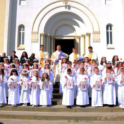 27 aprilie: Luizi-Călugăra: Prima Sfântă Împărtăşanie