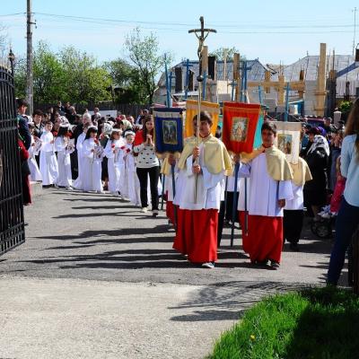 27 aprilie: Luizi-Călugăra: Prima Sfântă Împărtăşanie