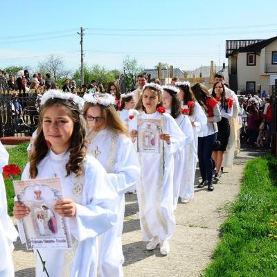27 aprilie: Luizi-Călugăra: Prima Sfântă Împărtăşanie