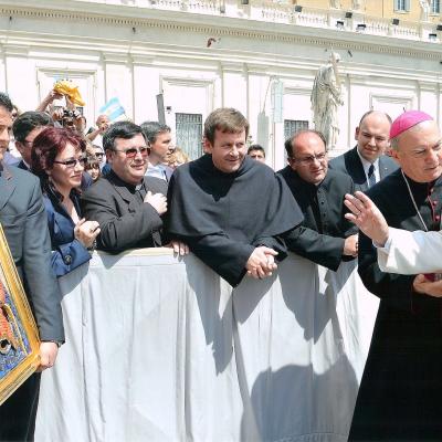 30 aprilie: Vatican: Binecuvântarea de către papa Francisc a noilor veşminte şi coroane ale Icoanei Maicii Domnului de la Cacica, în cadrul audienţei generale, fiindu-i prezentate de o delegaţie condusă de PS Petru Gherghel