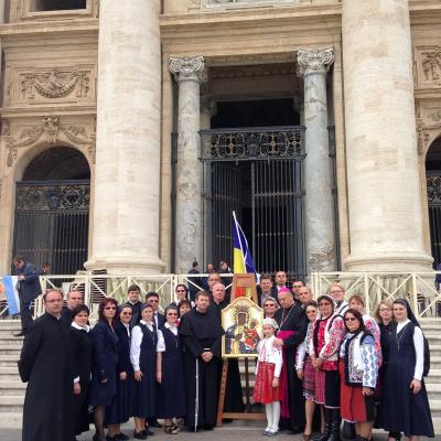 30 aprilie: Vatican: Binecuvântarea de către papa Francisc a noilor veşminte şi coroane ale Icoanei Maicii Domnului de la Cacica, în cadrul audienţei generale, fiindu-i prezentate de o delegaţie condusă de PS Petru Gherghel