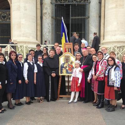 30 aprilie: Vatican: Binecuvântarea de către papa Francisc a noilor veşminte şi coroane ale Icoanei Maicii Domnului de la Cacica, în cadrul audienţei generale, fiindu-i prezentate de o delegaţie condusă de PS Petru Gherghel