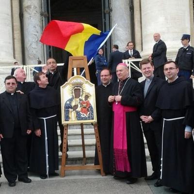 30 aprilie: Vatican: Binecuvântarea de către papa Francisc a noilor veşminte şi coroane ale Icoanei Maicii Domnului de la Cacica, în cadrul audienţei generale, fiindu-i prezentate de o delegaţie condusă de PS Petru Gherghel
