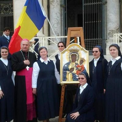 30 aprilie: Vatican: Binecuvântarea de către papa Francisc a noilor veşminte şi coroane ale Icoanei Maicii Domnului de la Cacica, în cadrul audienţei generale, fiindu-i prezentate de o delegaţie condusă de PS Petru Gherghel