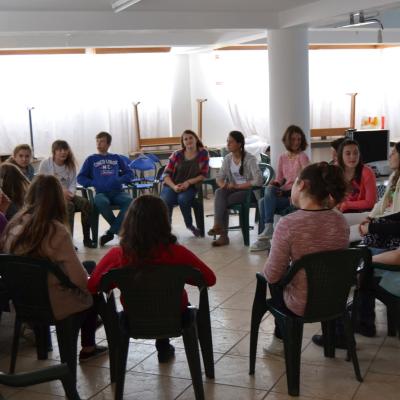 2-4 mai: Iugani: Schimb de experienţă cu tineri din Bacău