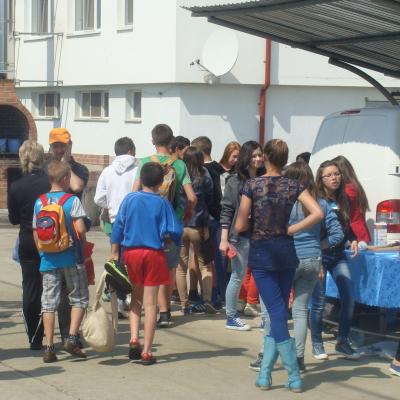 3 mai: Bacău: Cupa "Kolping Moldova" la fotbal