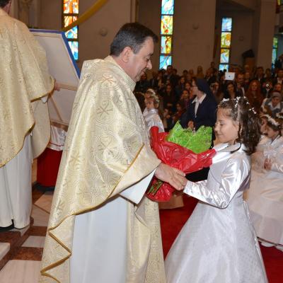 4 mai: Bacău "Sfântul Nicolae": Prima Sfântă Împărtăşanie a copiilor