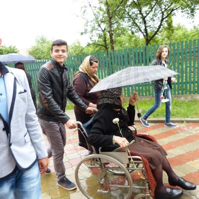 4 mai: Ploscuţeni: Ziua bolnavilor