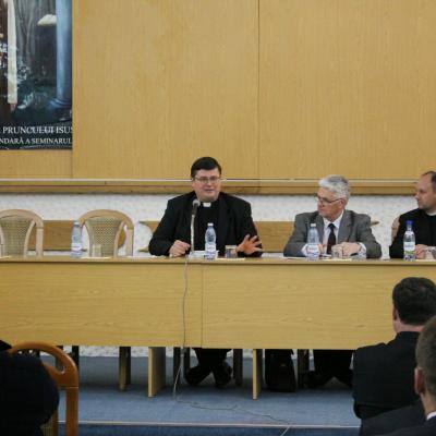 8 mai: Iaşi: Curajul de a te opune. Rolul Bisericii Catolice la căderea comunismului în Europa de Est