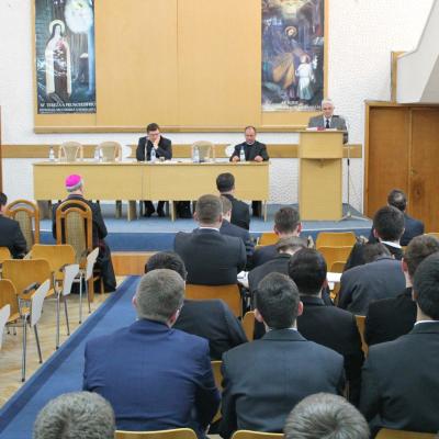 8 mai: Iaşi: Curajul de a te opune. Rolul Bisericii Catolice la căderea comunismului în Europa de Est