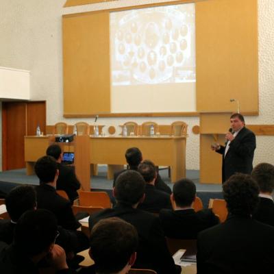 8 mai: Iaşi: Curajul de a te opune. Rolul Bisericii Catolice la căderea comunismului în Europa de Est