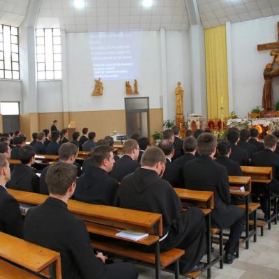 10 mai: Roman: Întâlnirea anuală dintre seminariştii diecezani şi cei franciscani la Roman