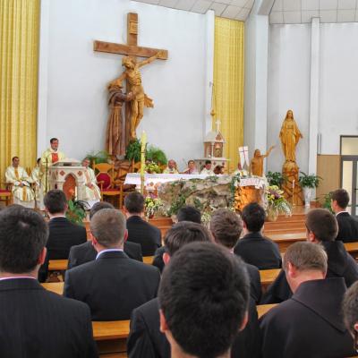 10 mai: Roman: Întâlnirea anuală dintre seminariştii diecezani şi cei franciscani la Roman