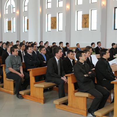 10 mai: Roman: Întâlnirea anuală dintre seminariştii diecezani şi cei franciscani la Roman