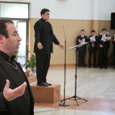 10 mai: Roman: Repetiţia generală a corului care va anima Liturghia de beatificare a episcopului martir Anton Durcovici