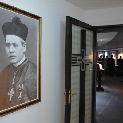 11 mai: Iaşi: Sfinţirea memorialului dedicat episcopului martir Anton Durcovici