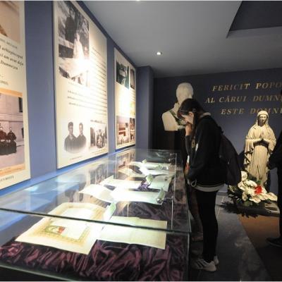 11 mai: Iaşi: Sfinţirea memorialului dedicat episcopului martir Anton Durcovici