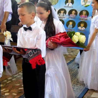 11 mai: Pârgăreşti: Prima Împărtăşanie