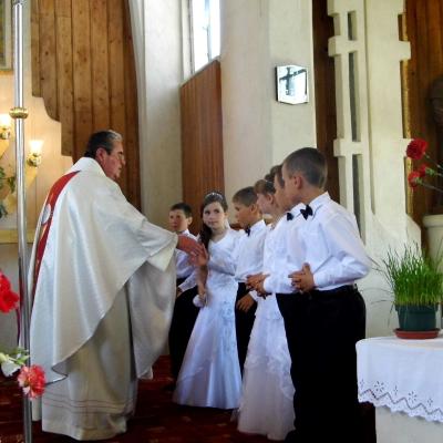 11 mai: Pârgăreşti: Prima Împărtăşanie