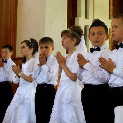 11 mai: Pârgăreşti: Prima Împărtăşanie