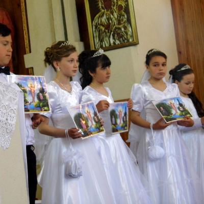 11 mai: Pârgăreşti: Prima Împărtăşanie