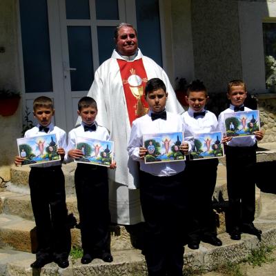 11 mai: Pârgăreşti: Prima Împărtăşanie