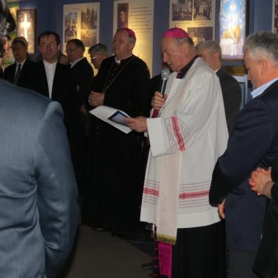 11 mai: Iaşi: Sfinţirea memorialului dedicat episcopului martir Anton Durcovici