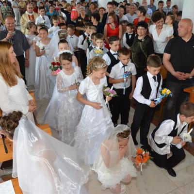 25 mai: Huşi "Sfântul Anton de Padova": Prima Sfântă Împărtăşanie a copiilor