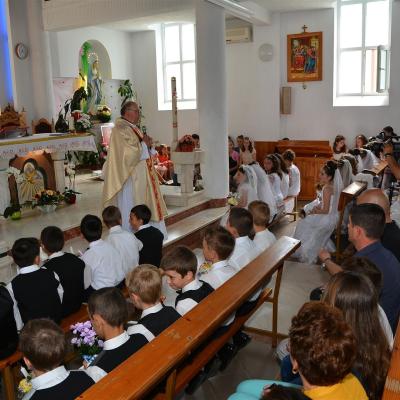 25 mai: Huşi "Sfântul Anton de Padova": Prima Sfântă Împărtăşanie a copiilor