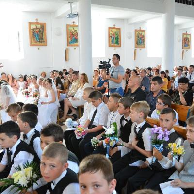 25 mai: Huşi "Sfântul Anton de Padova": Prima Sfântă Împărtăşanie a copiilor