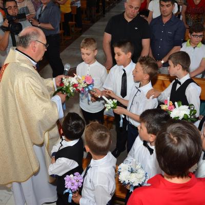 25 mai: Huşi "Sfântul Anton de Padova": Prima Sfântă Împărtăşanie a copiilor