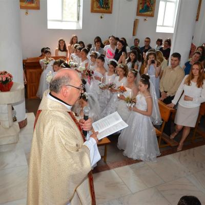 25 mai: Huşi "Sfântul Anton de Padova": Prima Sfântă Împărtăşanie a copiilor