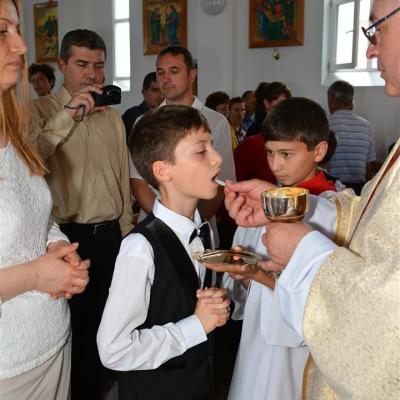 25 mai: Huşi "Sfântul Anton de Padova": Prima Sfântă Împărtăşanie a copiilor
