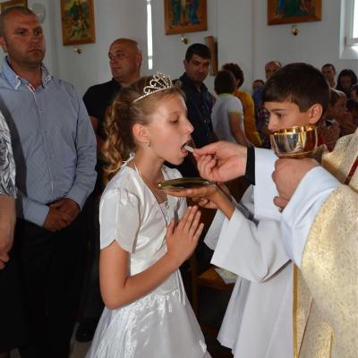 25 mai: Huşi "Sfântul Anton de Padova": Prima Sfântă Împărtăşanie a copiilor