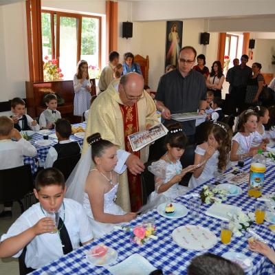 25 mai: Huşi "Sfântul Anton de Padova": Prima Sfântă Împărtăşanie a copiilor