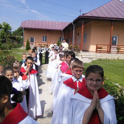 25 mai: Cleja "Sfântul Francisc": Prima Împărtăşanie