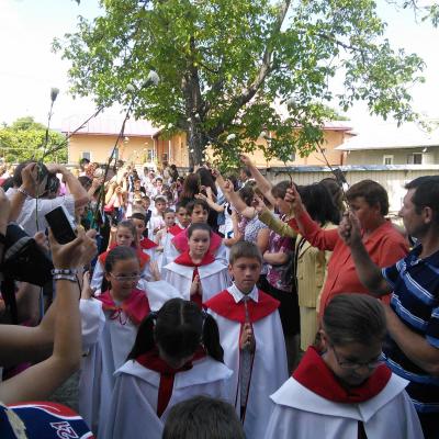 25 mai: Cleja "Sfântul Francisc": Prima Împărtăşanie