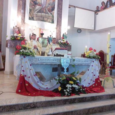 25 mai: Cleja "Sfântul Francisc": Prima Împărtăşanie