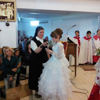 25 mai: Cleja "Sfântul Francisc": Prima Împărtăşanie