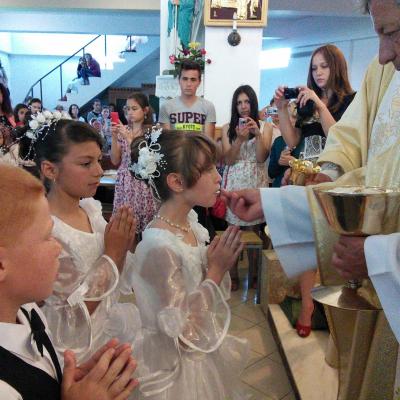 25 mai: Cleja "Sfântul Francisc": Prima Împărtăşanie