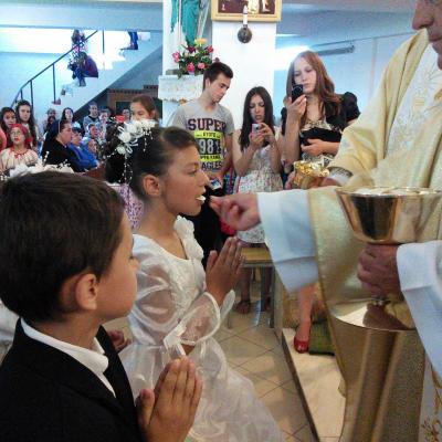 25 mai: Cleja "Sfântul Francisc": Prima Împărtăşanie