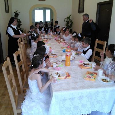 25 mai: Cleja "Sfântul Francisc": Prima Împărtăşanie