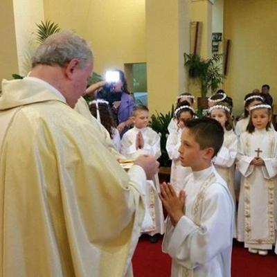1 iunie: Roma: Prima sfântă Împărtăşanie la Grotte Celoni