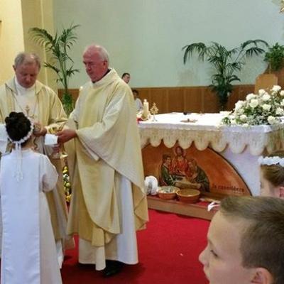 1 iunie: Roma: Prima sfântă Împărtăşanie la Grotte Celoni