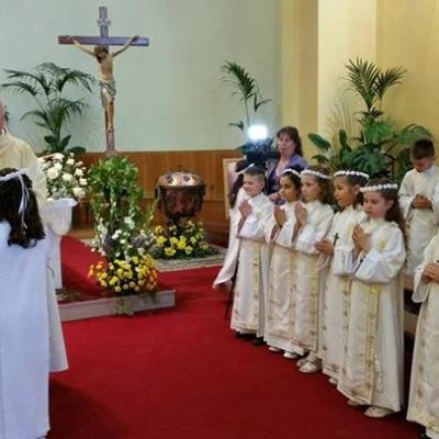 1 iunie: Roma: Prima sfântă Împărtăşanie la Grotte Celoni