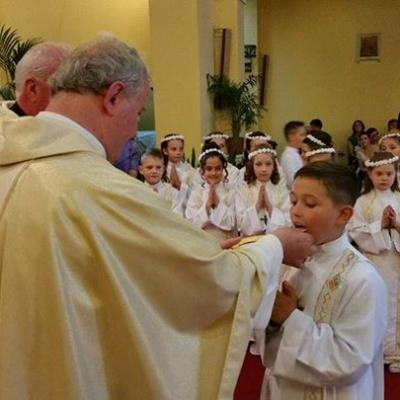 1 iunie: Roma: Prima sfântă Împărtăşanie la Grotte Celoni