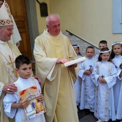 1 iunie: Roma: Prima sfântă Împărtăşanie la Grotte Celoni