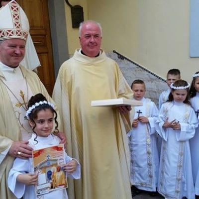1 iunie: Roma: Prima sfântă Împărtăşanie la Grotte Celoni