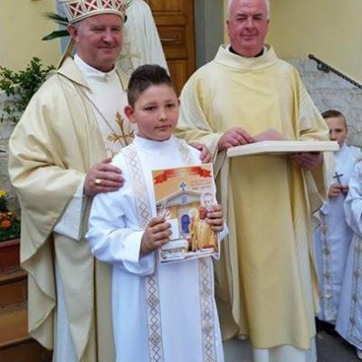 1 iunie: Roma: Prima sfântă Împărtăşanie la Grotte Celoni
